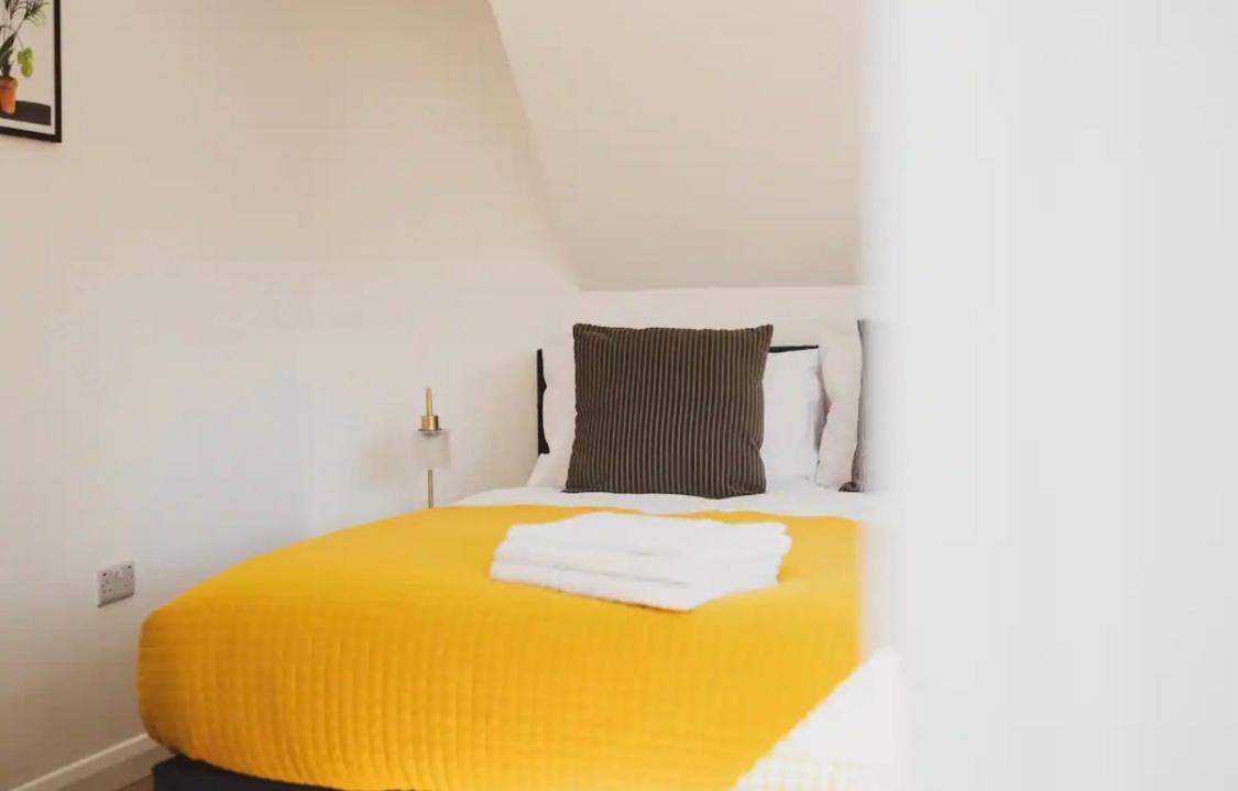 The Old School Sleeps 14 * Lymington
