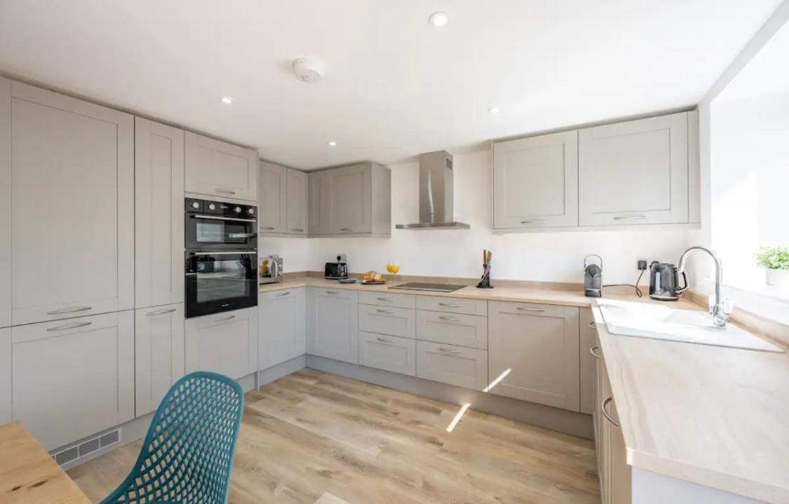 The Old School Sleeps 14 Chalet Lymington